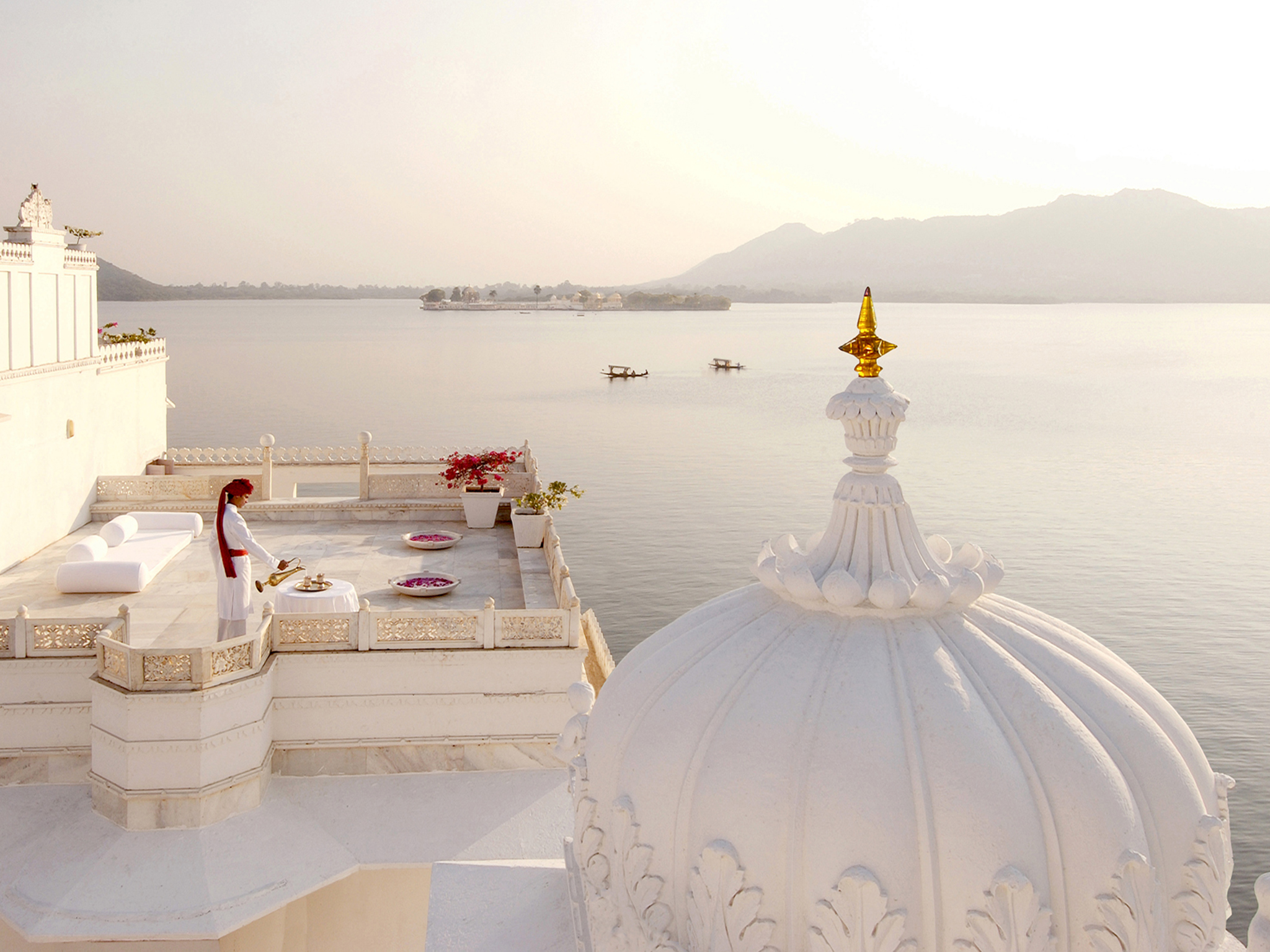 هتل کاخ دریاچه در هند
