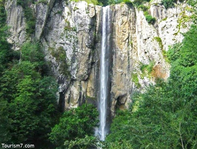 آبشار لاتون