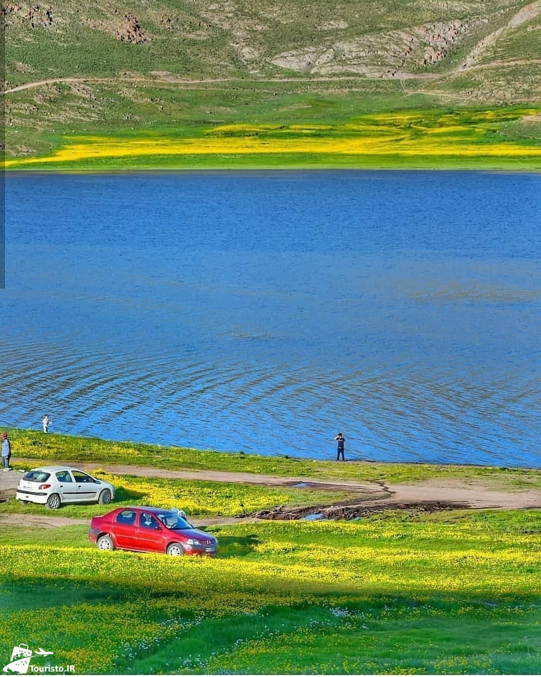 نمایی زیبا از دریاچه رویایی نئور